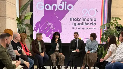 La ministra de Igualdad, Ana Redondo, durante el encuentro en Gandia (Valencia) con entidades LGTBI La ministra de Igualdad, Ana Redondo, durante el encuentro en Gandia (Valencia) con entidades LGTBI