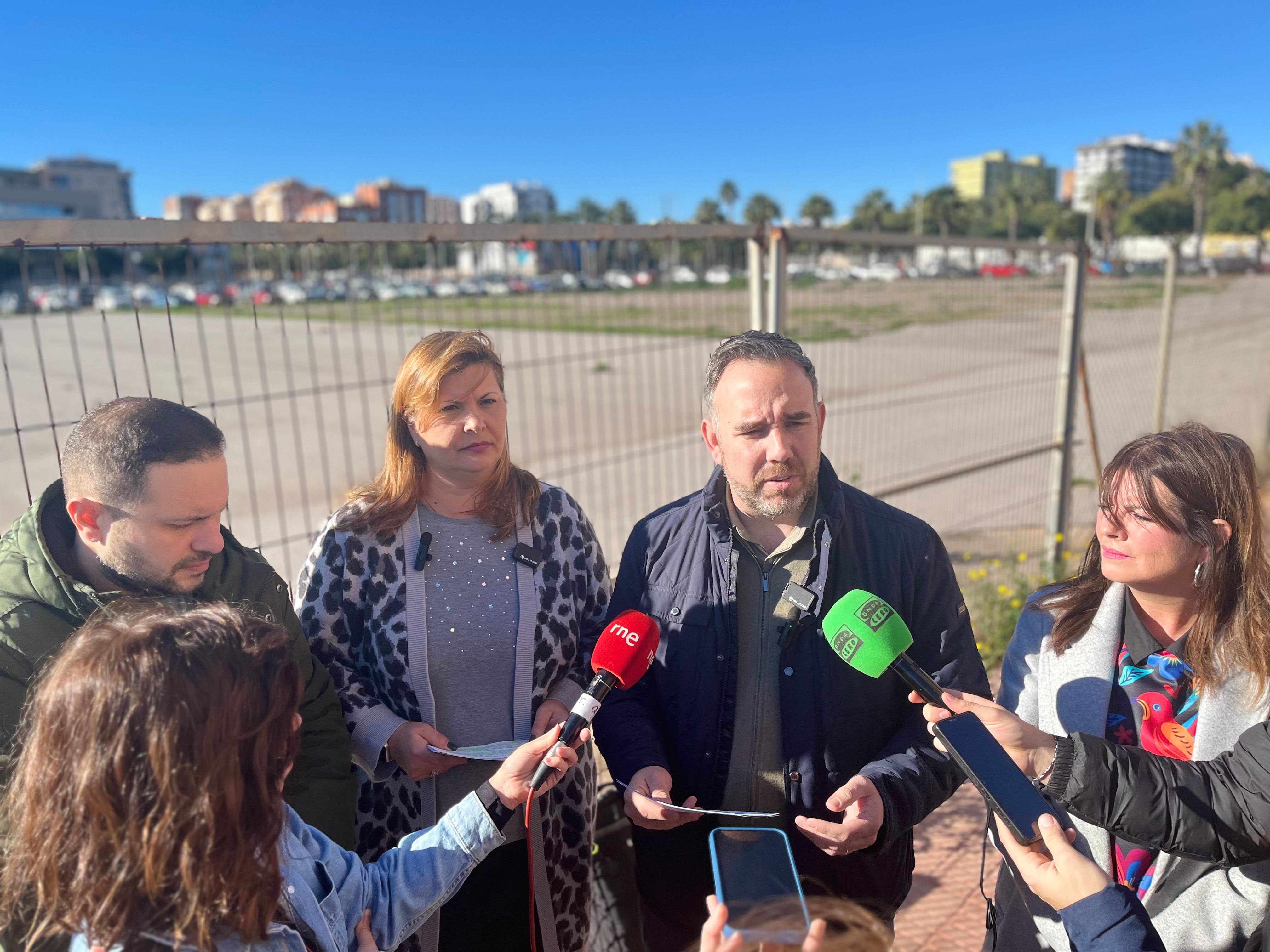 El PSPV asegura que el concejal de Movilidad sigue aparcando en zona azul sin pagar y el gobierno defiende que "no debe nada" El PSPV asegura que el concejal de Movilidad sigue aparcando en zona azul sin pagar y el gobierno defiende que "no debe nada"