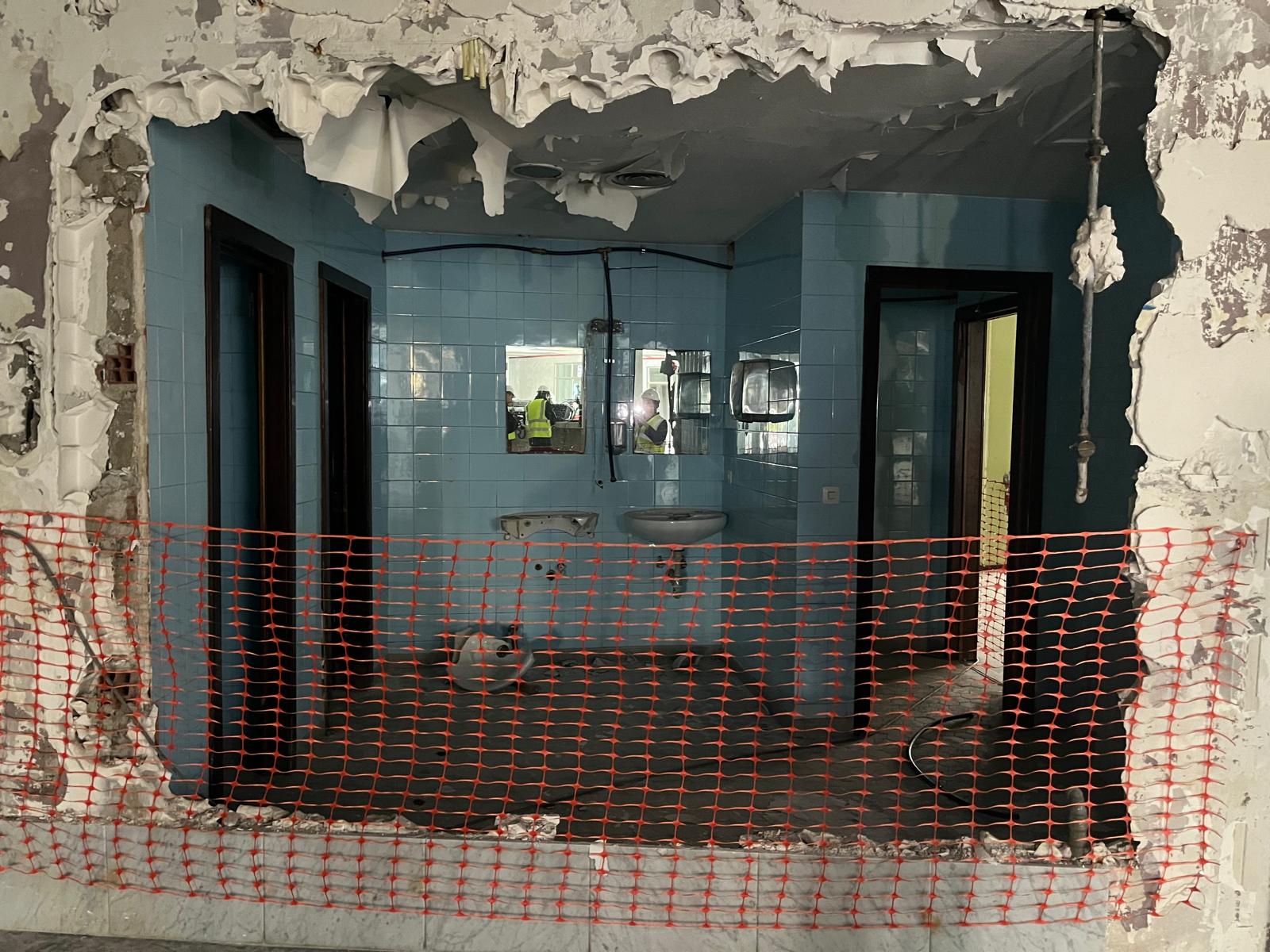 Comienza el desmontaje de la Residencia Cantabria para tener en 18 meses la parcela que albergará el Parque de la Salud Comienza el desmontaje de la Residencia Cantabria para tener en 18 meses la parcela que albergará el Parque de la Salud