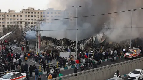 Imagen de archivo de un incendio que se produjo en un mercado de Teherán Imagen de archivo de un incendio que se produjo en un mercado de Teherán