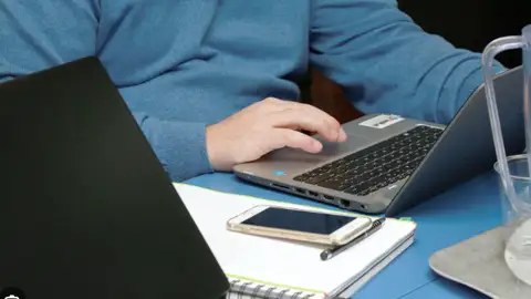 Villajoyosa apuesta por el teletrabajo en el consistorio Villajoyosa apuesta por el teletrabajo en el consistorio