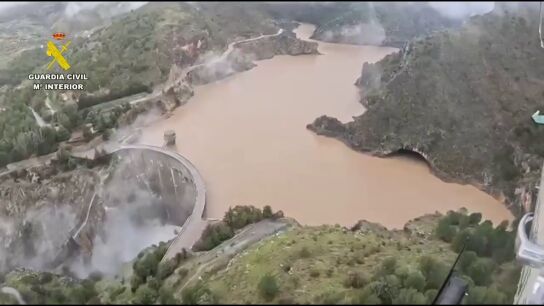 Las impactantes imágenes aéreas de la situación del embalse de Quéntar (Granada)