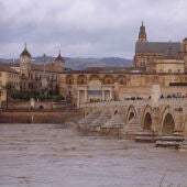 Vista del caudal del río Guadalquivir en Córdoba, este jueves. 