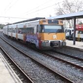 Un tren de Rodalies aturat en una estació