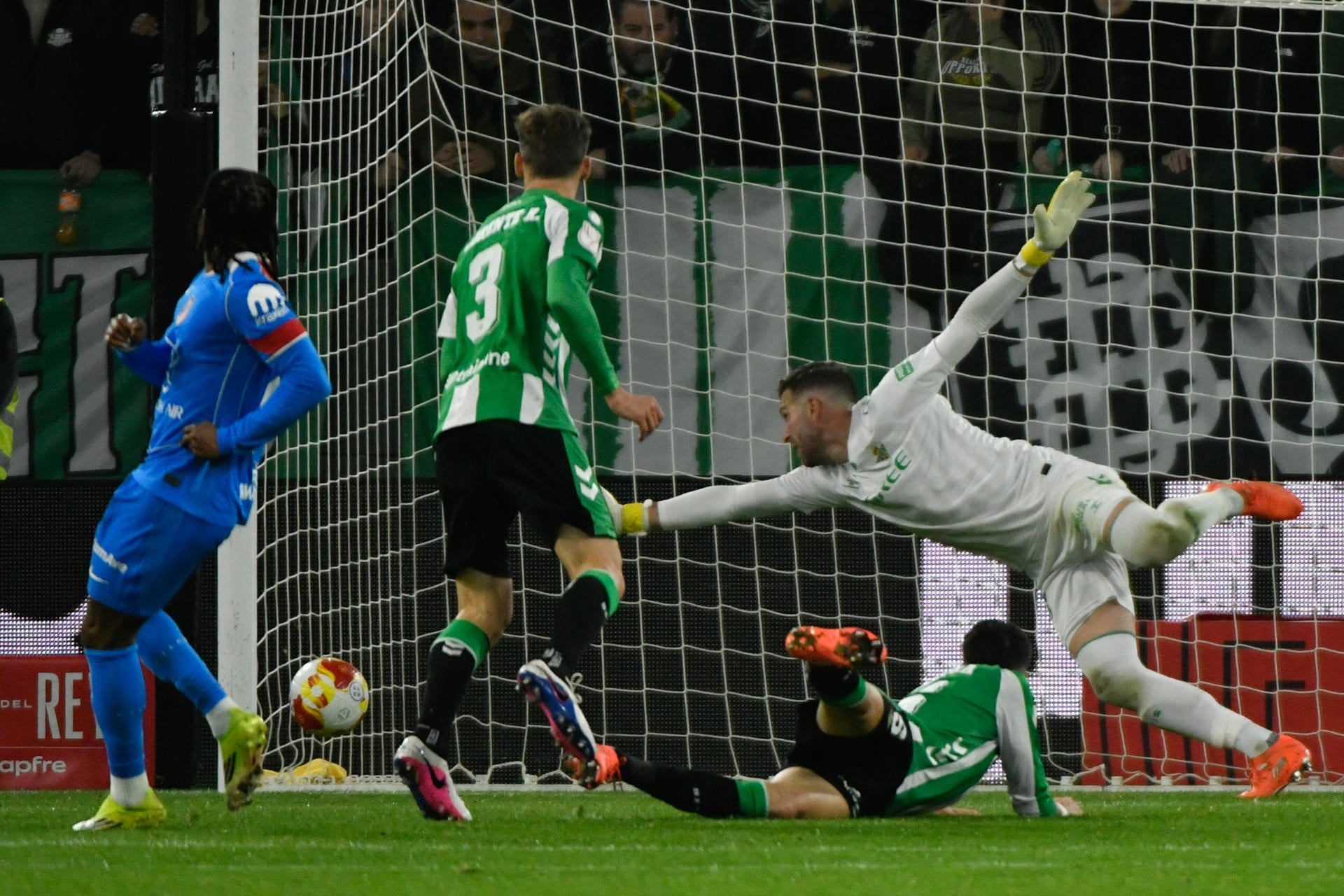 El Betis se va de la copa con una paliza del Atleti El Betis se va de la copa con una paliza del Atleti