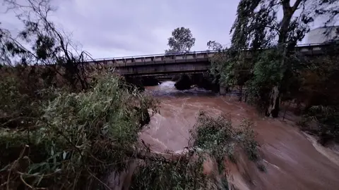 Más de un millar de evacuados en Extremadura por la Borrasca Leonardo, anoche se cortaba el Puente de la Autonomía en Badajoz Más de un millar de evacuados en Extremadura por la Borrasca Leonardo, anoche se cortaba el Puente de la Autonomía en Badajoz