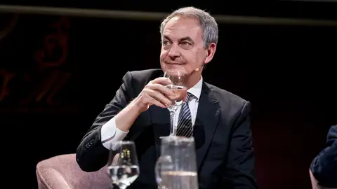 Zapatero asegura tener "gran confianza" en Delcy Rodríguez y destaca su labor en Venezuela Zapatero asegura tener "gran confianza" en Delcy Rodríguez y destaca su labor en Venezuela