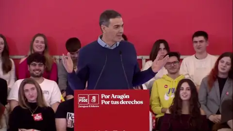 El PP reacciona a la mofa de Sánchez a Feijóo: "Sólo un mediocre se ríe de un oponente que le va a ganar el domingo" El PP reacciona a la mofa de Sánchez a Feijóo: "Sólo un mediocre se ríe de un oponente que le va a ganar el domingo"
