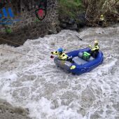 Labores de búsqueda en el río Turvilla en Sayalonga 