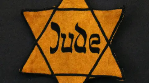 Brazalete para las judíos en los campos de concentración nazis Brazalete para las judíos en los campos de concentración nazis