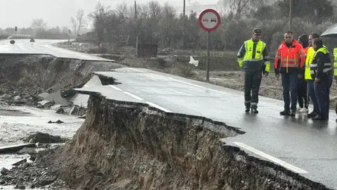 Daños causados en la carretera GR-4105 como consecuencia de la crecida del río Alhama Daños causados en la carretera GR-4105 como consecuencia de la crecida del río Alhama