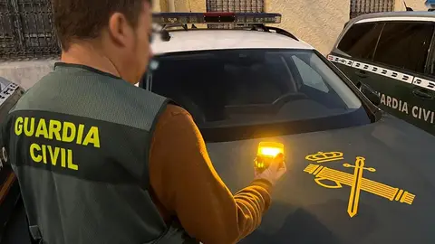 Una de las balizas recuperadas por la Guardia Civil de San Vicente del Raspeig Una de las balizas recuperadas por la Guardia Civil de San Vicente del Raspeig