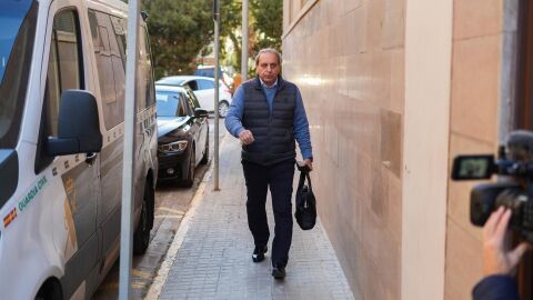 El exdirector de Emergencias de la Generalitat, Alberto Mart&iacute;n Moratilla, a su llegada al Juzgado de Catarroja para declarar en la investigaci&oacute;n judicial de la DANA