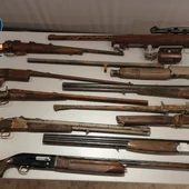 La Policía Nacional detiene en Alzira a un hombre por poseer 25 armas sin licencia La Policía Nacional detiene en Alzira a un hombre por poseer 25 armas sin licencia