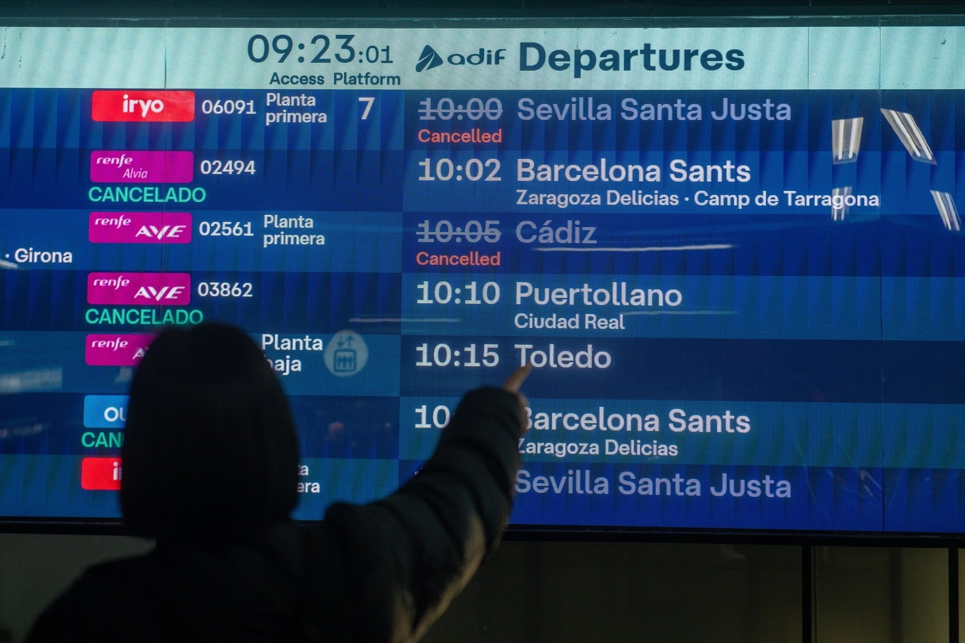 La embajada de EEUU en Madrid alerta a sus ciudadanos que planeen viajar a España: "Interrupciones significativas en transporte" La embajada de EEUU en Madrid alerta a sus ciudadanos que planeen viajar a España: "Interrupciones significativas en transporte"