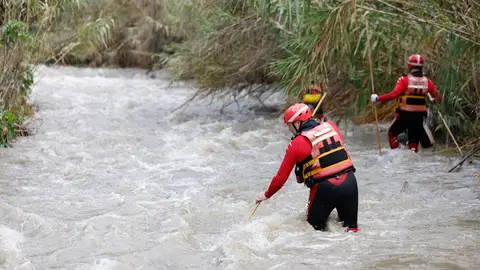 Aparece un cadáver en Málaga, mientras el temporal pone los cauces de los ríos al límite Aparece un cadáver en Málaga, mientras el temporal pone los cauces de los ríos al límite/ EFE/ Jorge Zapata