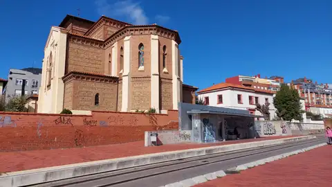 Parada ya construída junto a la iglesia de Las Ventas Parada ya construída junto a la iglesia de Las Ventas