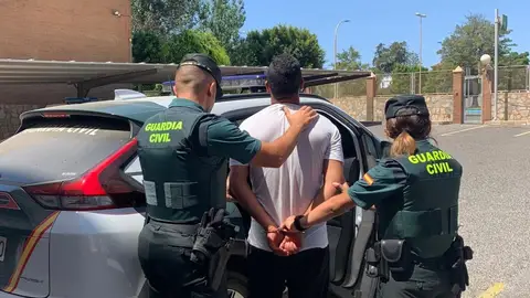 Detenido por tres robos con violencia con la agravante de odio en El Ejido Detenido por tres robos con violencia con la agravante de odio en El Ejido