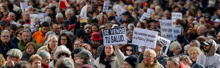 ¿Cree que la sanidad pública en España reconoce suficientemente a los médicos?