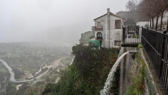 Vista de un caño de agua en Grazalema (Cádiz) a 6 de febrero. Vista de un caño de agua en Grazalema (Cádiz) a 6 de febrero.