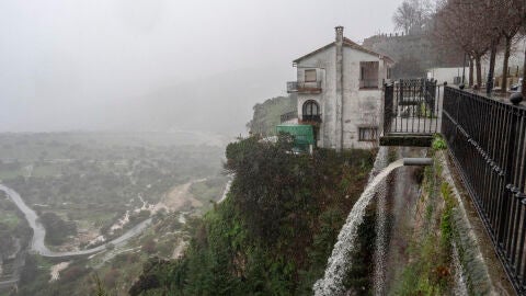 Vista de un caño de agua en Grazalema (Cádiz) a 6 de febrero. 