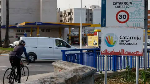 Vista de uno de los accesos a la localidad de Catarroja. Vista de uno de los accesos a la localidad de Catarroja.