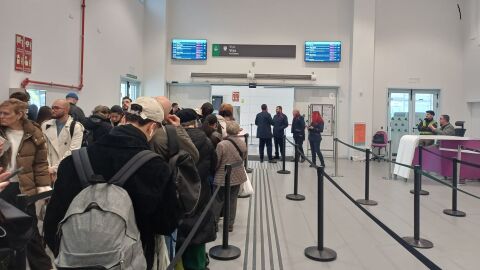 Colas en la estaci&oacute;n provisional de tren de A Coru&ntilde;a