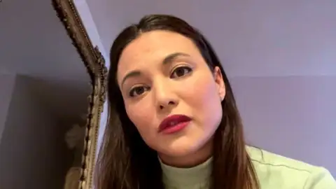 Elisa Mouliaá Elisa Mouliaá