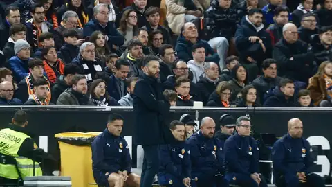 Mestalla no aguanta más y pide la dimisión de Corberán en el día en que se registra la mejor entrada de los últimos años Mestalla no aguanta más y pide la dimisión de Corberán en el día en que se registra la mejor entrada de los últimos años
