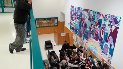 Un estudio liderado por la Comunidad de Madrid vincula las redes sociales con los niveles de inseguridad y ansiedad en la adolescencia Un estudio liderado por la Comunidad de Madrid vincula las redes sociales con los niveles de inseguridad y ansiedad en la adolescencia