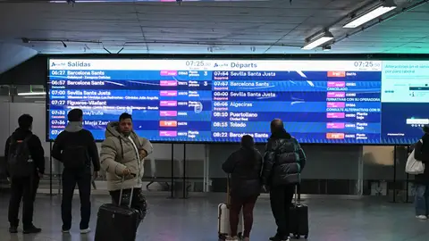 Viajeros afectados por la huelga de trabajadores ferroviarios Cómo saber si mi tren está afectado por la huelga: así se puede comprobar