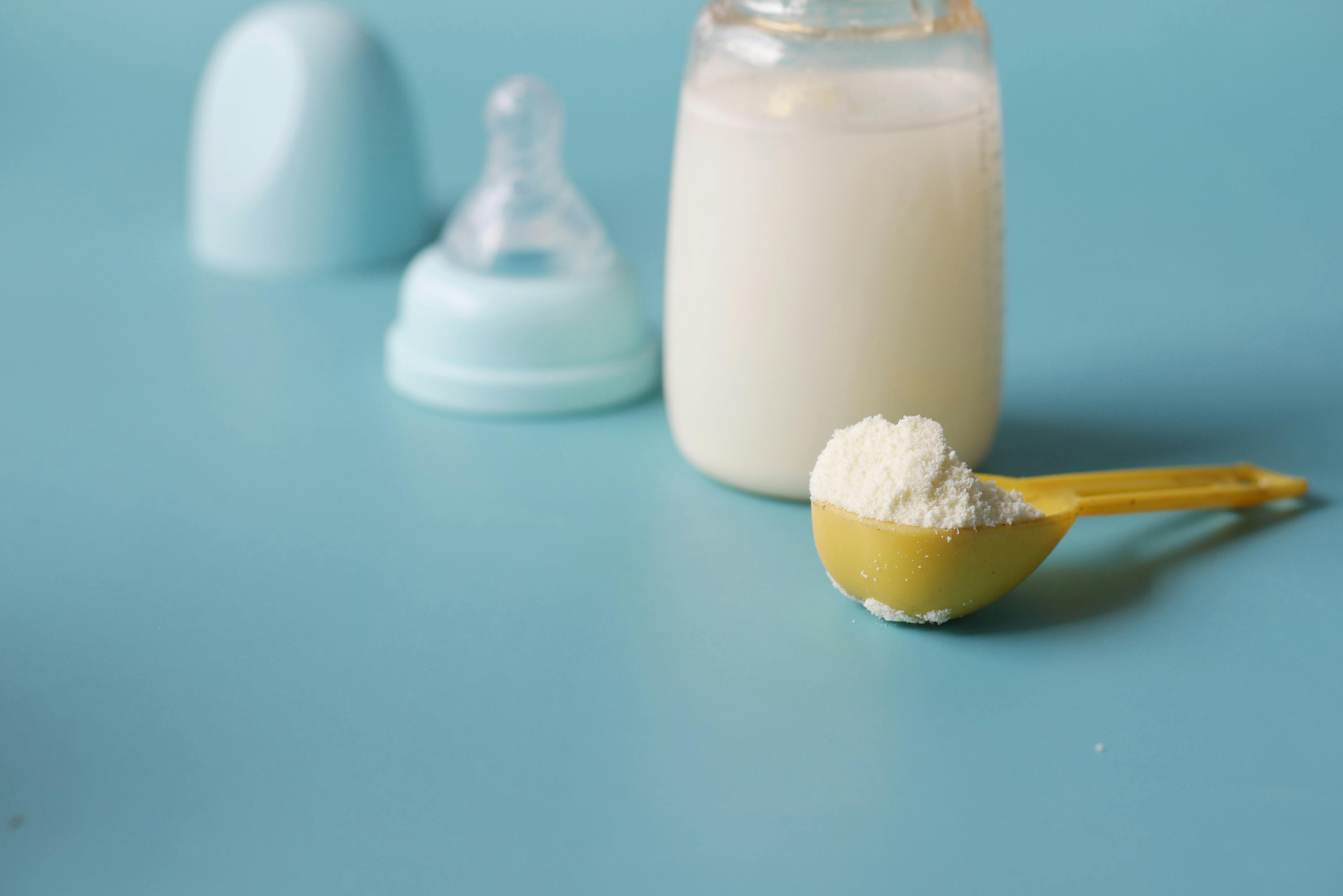 Cinco bebés hospitalizados en España tras consumir leche contaminada con una toxina Cinco bebés hospitalizados en España tras consumir leche contaminada con una toxina