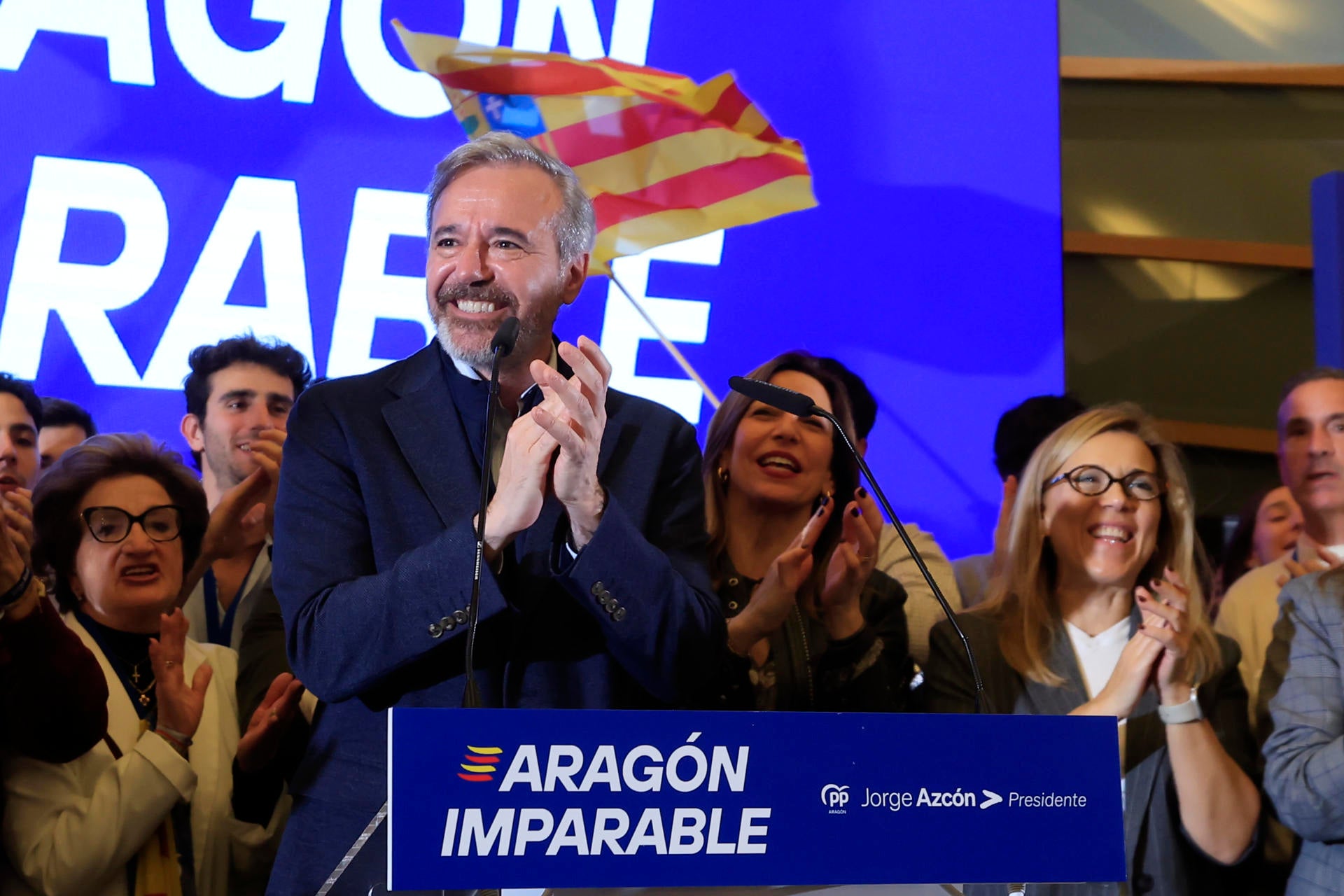 Jorge Azcón explica por qué fue Vito Quiles al cierre de campaña del PP: "Me entrevistó como medio de comunicación" Jorge Azcón explica por qué fue Vito Quiles al cierre de campaña del PP: "Me entrevistó como medio de comunicación"
