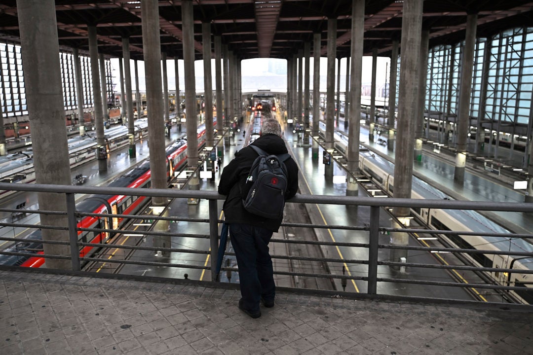 Comienza la huelga de trenes y maquinistas: más de 330 trenes cancelados y servicios mínimos del 75% Comienza la huelga de trenes y maquinistas: más de 330 trenes cancelados y servicios mínimos del 75%