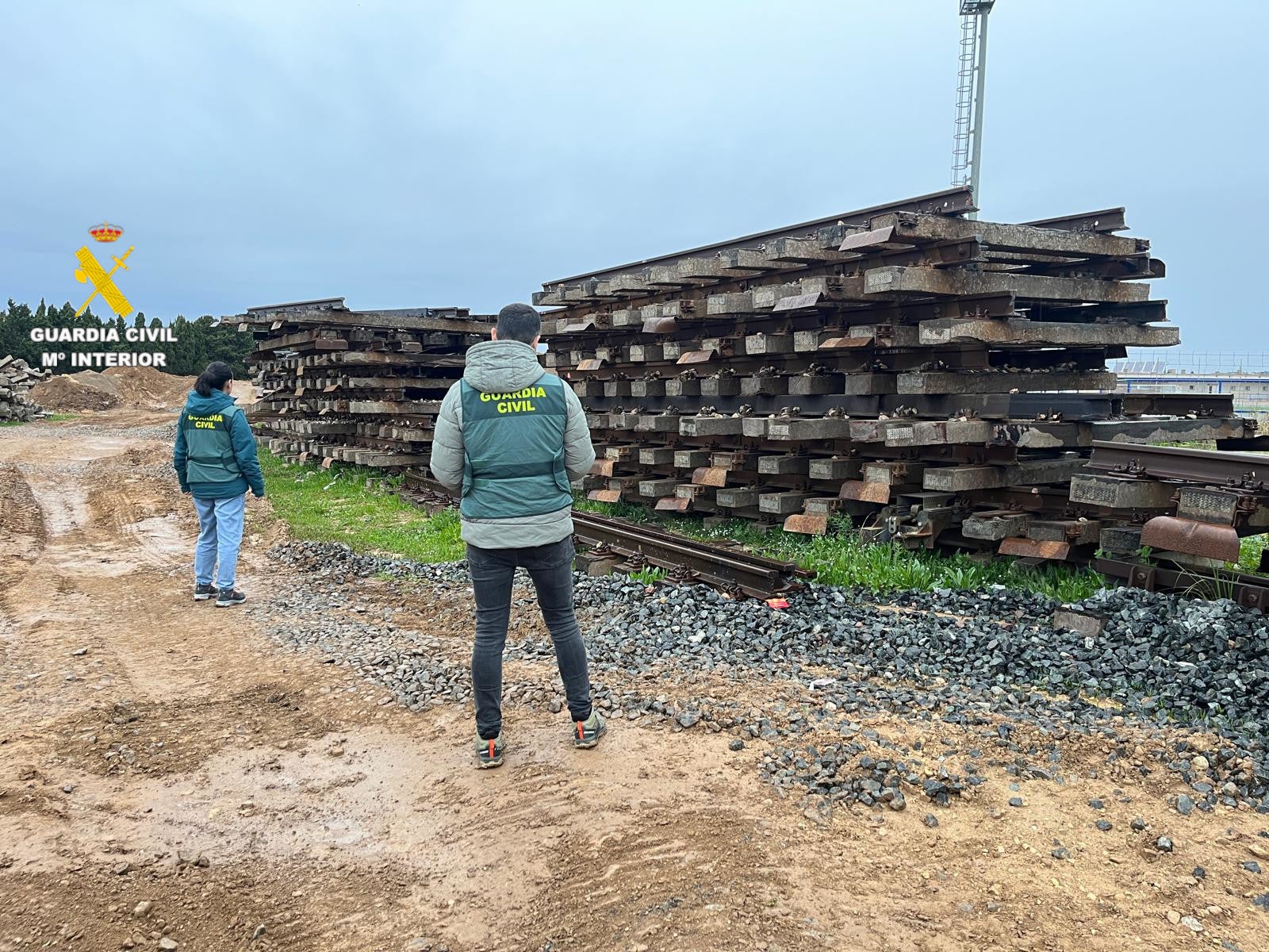 Detienen a tres trabajadores por robar 30 toneladas de material ferroviario en Castellón Detienen a tres trabajadores por robar 30 toneladas de material ferroviario en Castellón