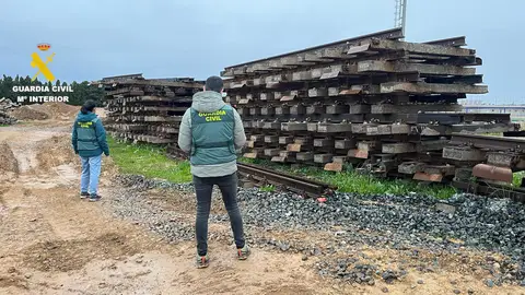 Detienen a tres trabajadores por robar 30 toneladas de material ferroviario en Castellón Detienen a tres trabajadores por robar 30 toneladas de material ferroviario en Castellón