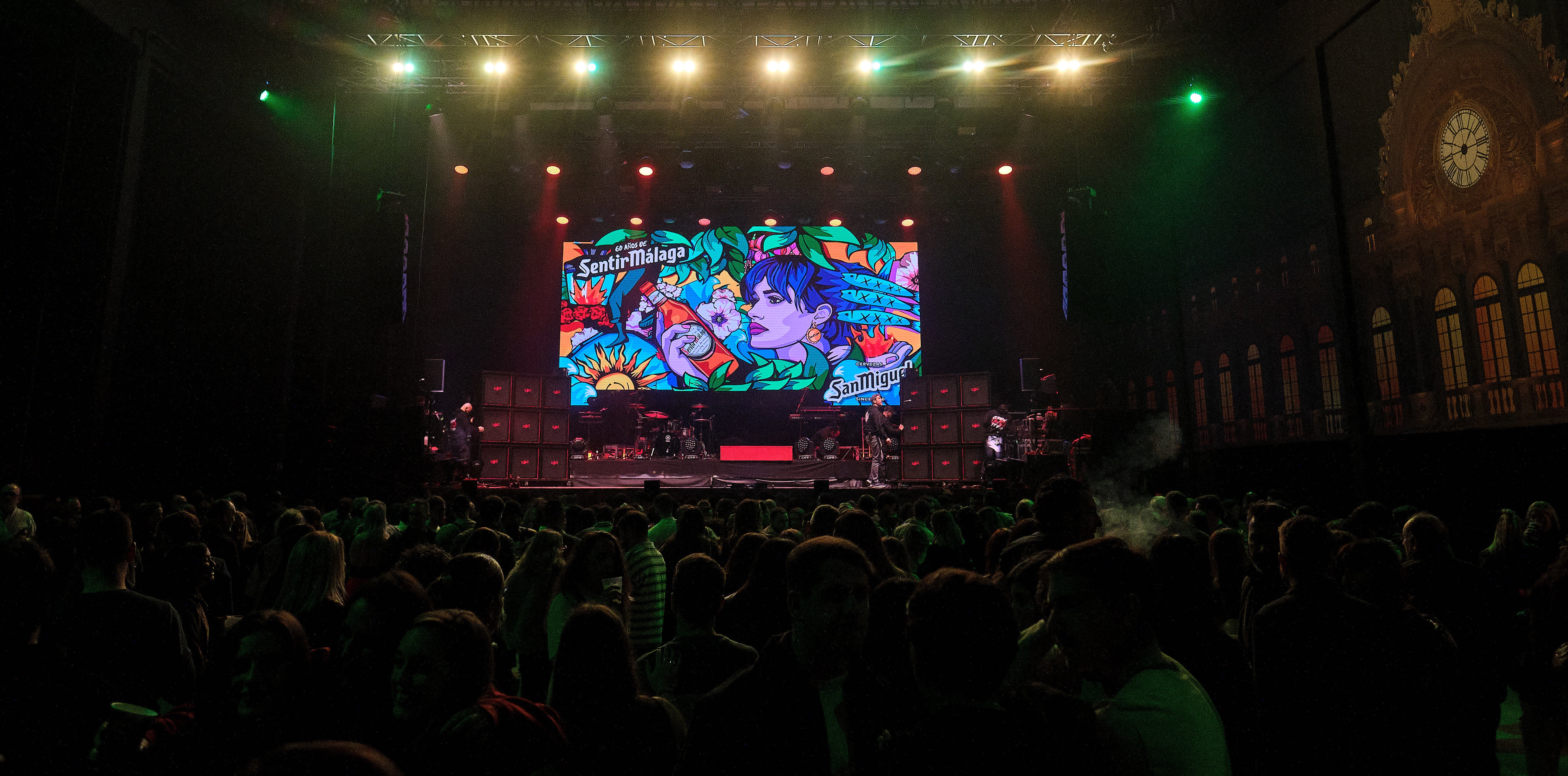 Así fue el festival de celebración del 60 aniversario de San Miguel en Málaga: actuaciones sorpresa, arte urbano y mucho arraigo local Así fue el festival de celebración del 60 aniversario de San Miguel en Málaga: actuaciones sorpresa, arte urbano y mucho arraigo local