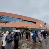 Desalojan el centro comercial As Cancelas por un incendio en una máquina de aire acondicionado de la azotea