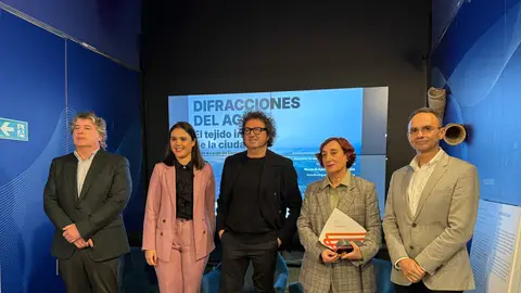 De izquierda a derecha, Martín Sanz, Nayma Beldjilali, Daniel G. Andújar, Rosa Mª Castells e Ignacio Casals De izquierda a derecha, Martín Sanz, Nayma Beldjilali, Daniel G. Andújar, Rosa Mª Castells e Ignacio Casals