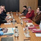 Primera reunió entre Govern i Comuns sobre Pressupostos
