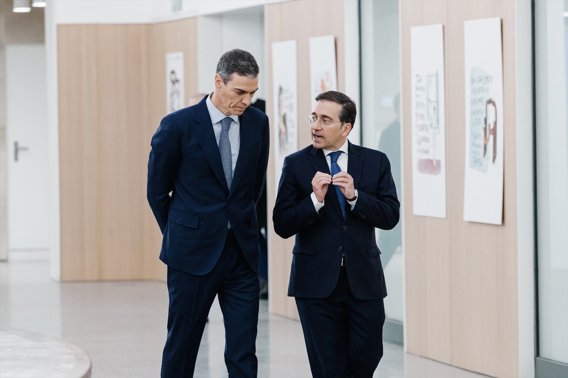 La Asociación de Diplomáticos Españoles manda una carta a Sánchez por su descontento con Albares: "Estamos profundamente preocupados" La Asociación de Diplomáticos Españoles manda una carta a Sánchez por su descontento con Albares: "Estamos profundamente preocupados"