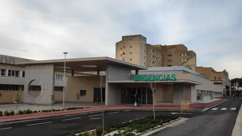 Dos vigilantes agredidos por un paciente y un familiar en el Hospital San Jorge Dos vigilantes agredidos por un paciente y un familiar en el Hospital San Jorge