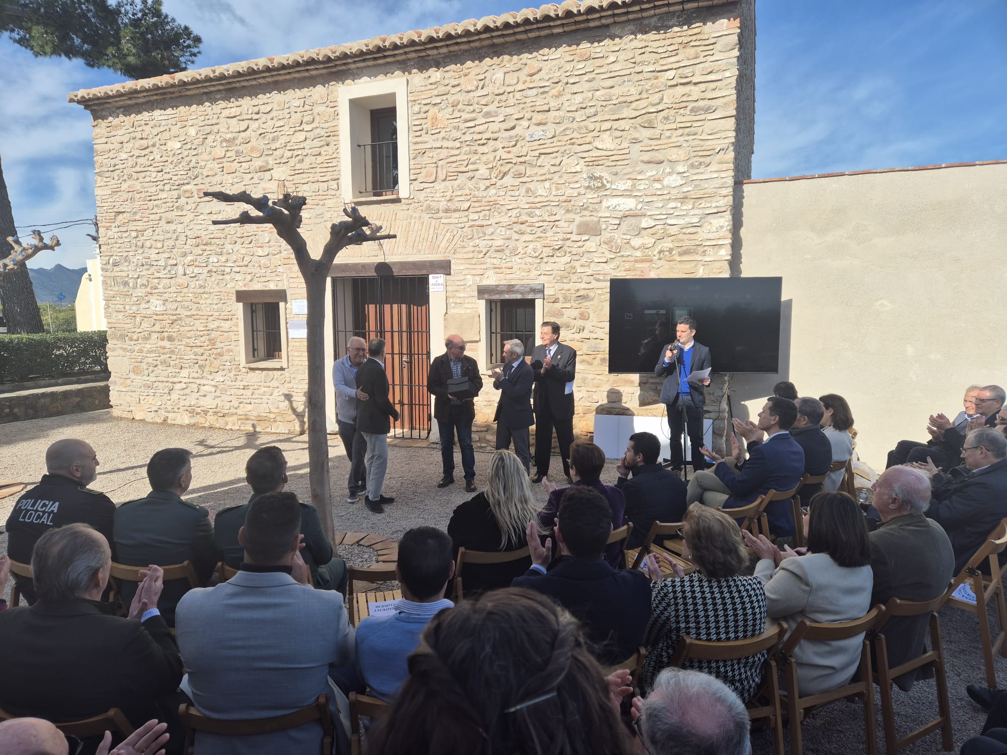 Barrachina defiende el consumo de productos valencianos y españoles en la inauguración del Centro Naturem de Burriana Barrachina defiende el consumo de productos valencianos y españoles en la inauguración del Centro Naturem de Burriana