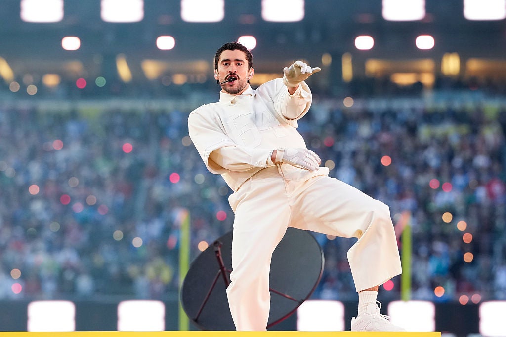 Bad Bunny durante su actuación en la Super Bowl 2026 Bad Bunny durante su actuación en la Super Bowl 2026