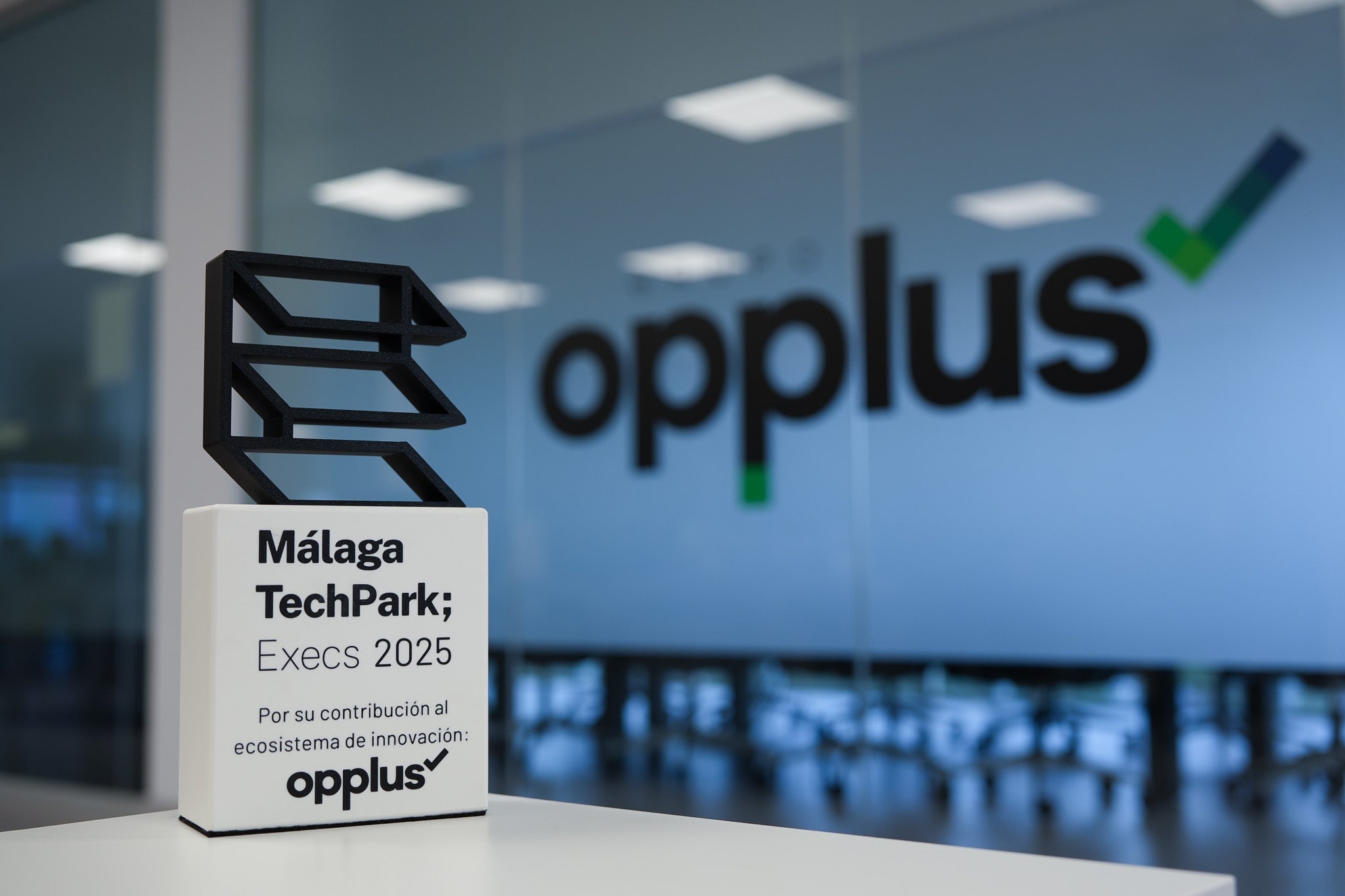 El club de directivos de Málaga TechPark Execs premia a OPPLUS por su compromiso con la innovación, la sostenibilidad y el impacto local El club de directivos de Málaga TechPark Execs premia a OPPLUS por su compromiso con la innovación, la sostenibilidad y el impacto local
