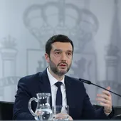 El ministro de Derechos Sociales, Consumo y Agenda 2030, Pablo Bustinduy durante la rueda de prensa posterior a la reunión del Consejo de Ministros, este martes en el Palacio de La Moncloa. El ministro de Derechos Sociales, Consumo y Agenda 2030, Pablo Bustinduy durante la rueda de prensa posterior a la reunión del Consejo de Ministros, este martes en el Palacio de La Moncloa.