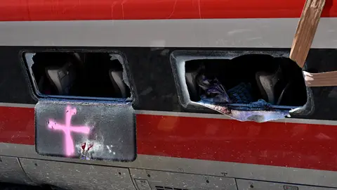 Familiares de las víctimas de Adamuz denuncian el robo de objetos personales de sus allegados Familiares de las víctimas de Adamuz denuncian el robo de objetos personales de sus allegados