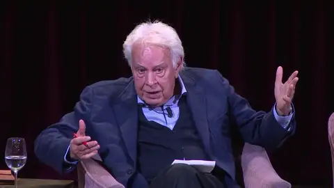 Felipe González durante el acto en el Ateneo en el que se ha referido al Gobierno de Sánchez Felipe González durante el acto en el Ateneo en el que se ha referido al Gobierno de Sánchez