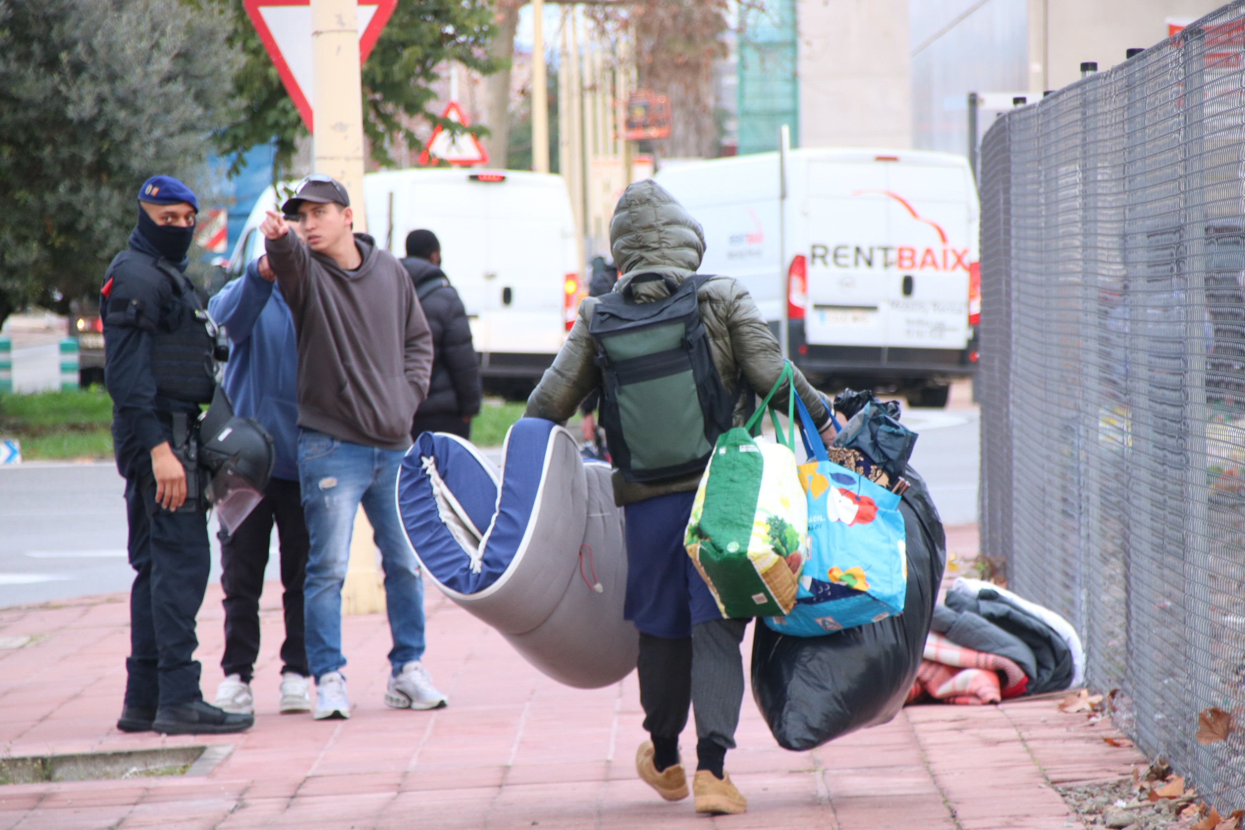 Desallotjat un campament a la Zona Franca de Barcelona per una plaga de rates Desallotjat un campament a la Zona Franca de Barcelona per una plaga de rates