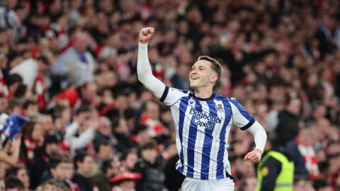 Beñat Turrientes celebra el gol de la victoria de la Real Sociedad en San Mamés